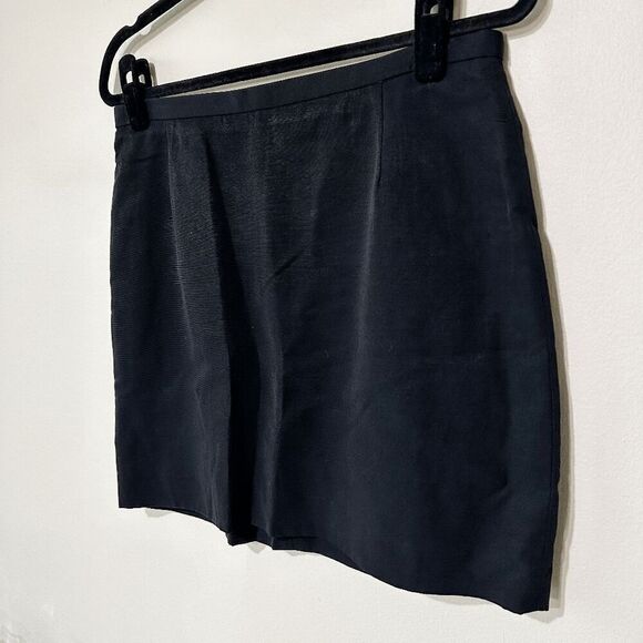 H&M Black Textured Mini Skirt with exposed Gold Zipper Size 10 - Picture 1 of 8